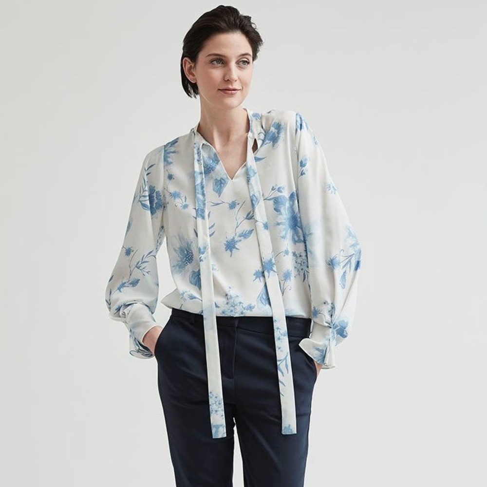 Twist Twill Long Pleated Sleeve Blouse With Neck Tie